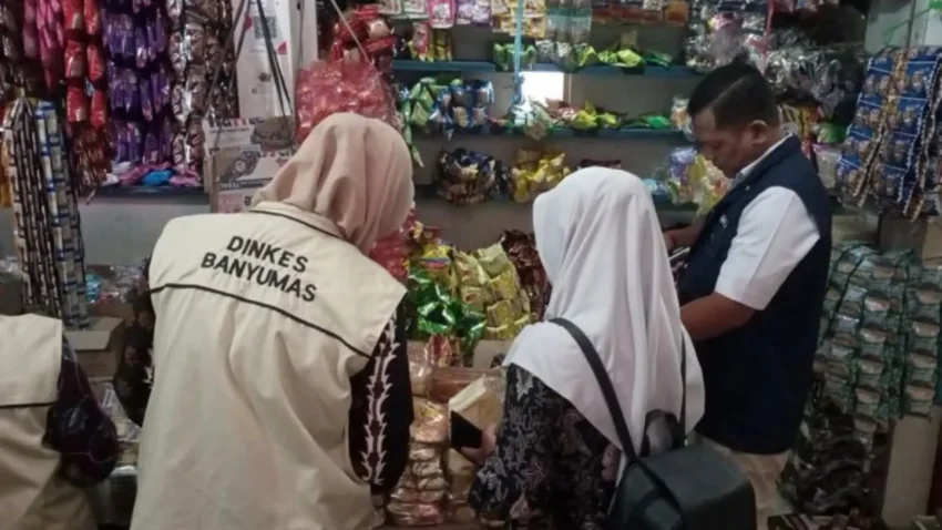 Dinas Kesehatan Kabupaten Banyumas Melakukan Pengecekan Terhadap Makanan Berbahaya di Pasar Manis, Purwokerto.png