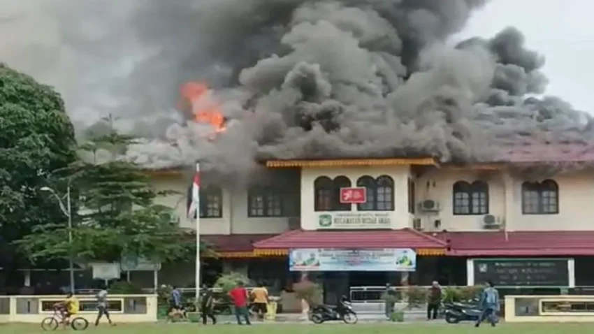 Insiden Kebakaran Kantor Kecamatan Medan Menimbulkan Kekhawatiran