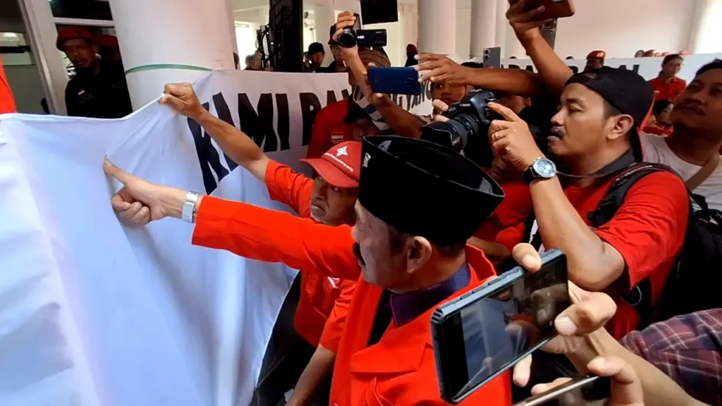 Kader PDIP Berikan Cap Jempol Dukung Sekjen PDIP Hasto Kristiyanto
